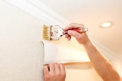 Pose de papier peint à Nestier — revêtements muraux et toiles de verre